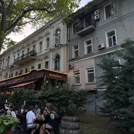 в самом центре одессы 2 отдельные комнаты и балкон Apartment *