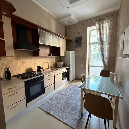 в самом центре одессы 2 отдельные комнаты и балкон Apartment