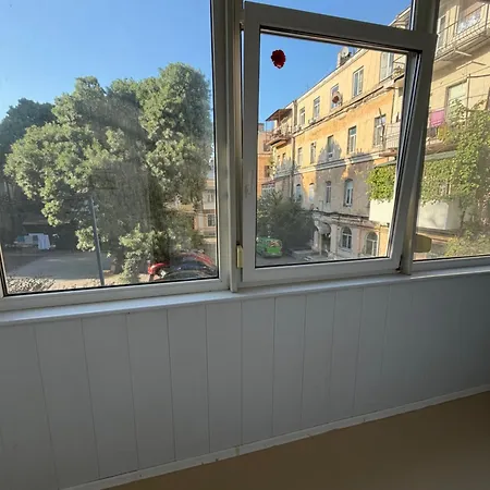 в самом центре одессы 2 отдельные комнаты и балкон Apartment *