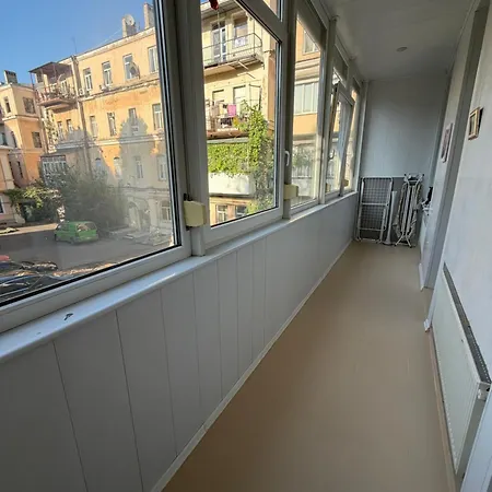 в самом центре одессы 2 отдельные комнаты и балкон Apartment *